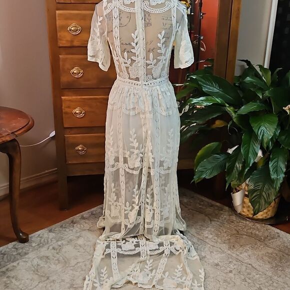 NWT Pink Lily Stunning White Lace Romper Maxi Dress - V-Neck - Size Small - Picture 8 of 16